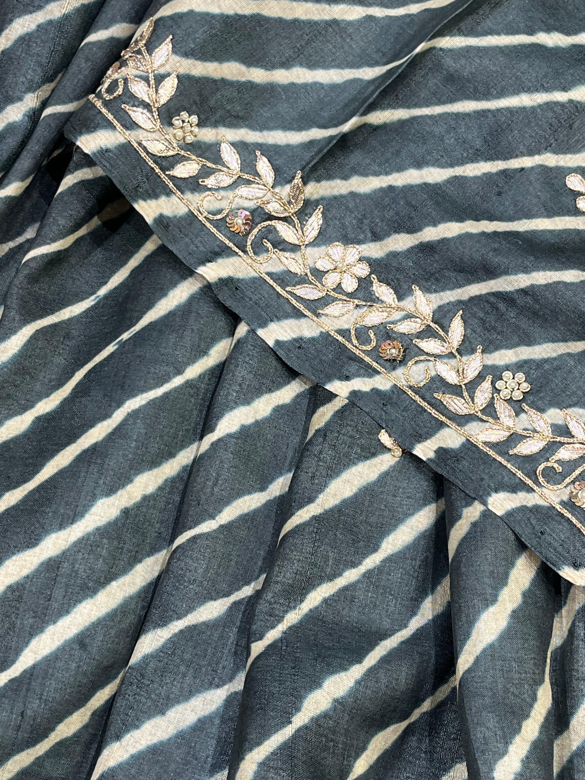CHARCOAL GREY TASSAR PURE HANDLOOM LEHERIYA SAREE