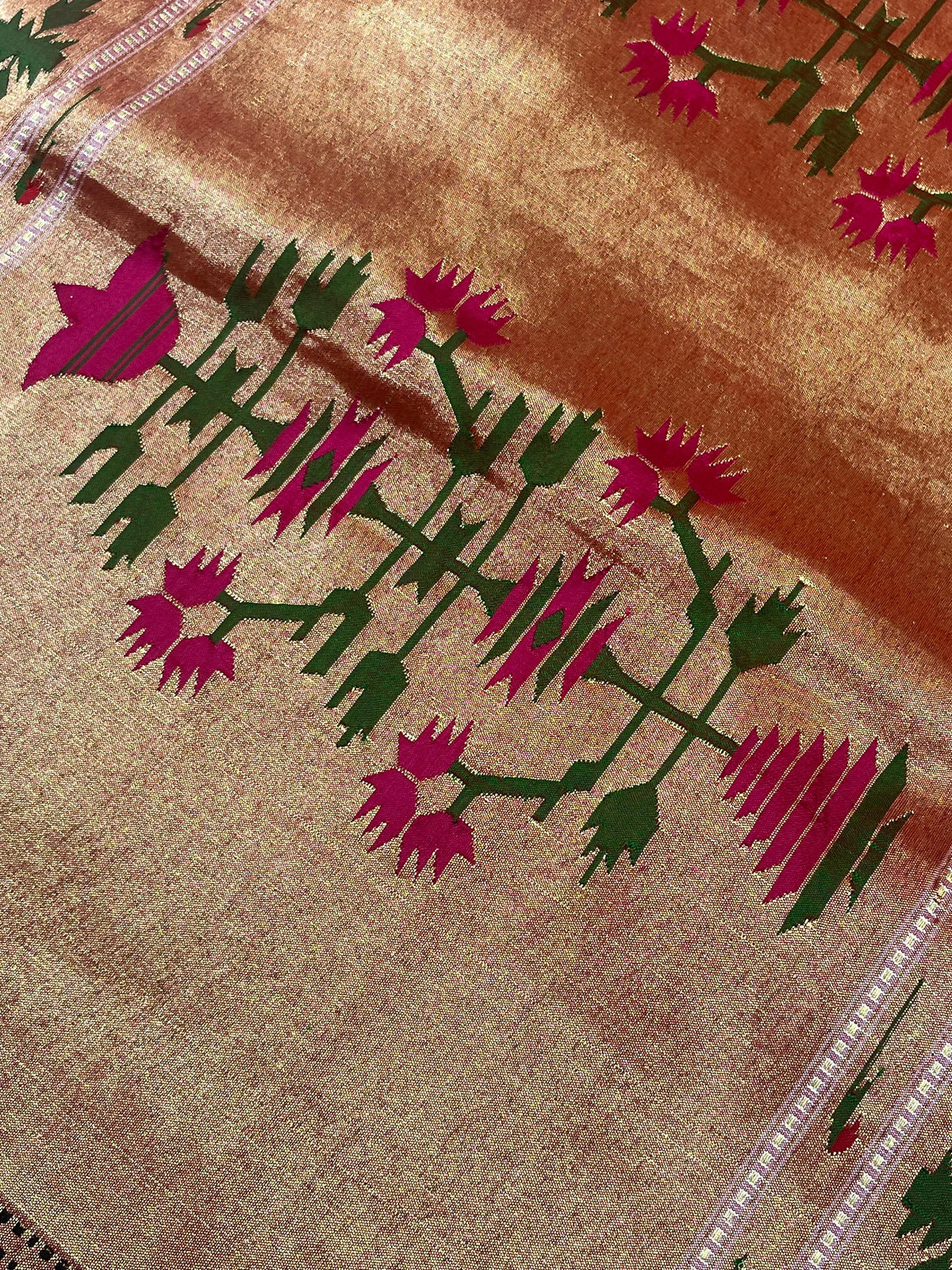 WHITE SILK PURE HANDLOOM PAITHANI SAREE