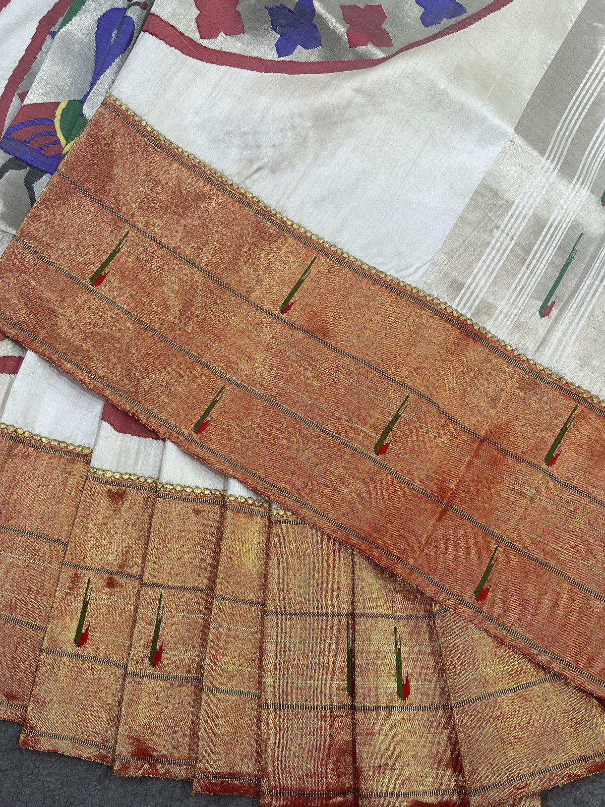 WHITE SILK PURE HANDLOOM PAITHANI SAREE