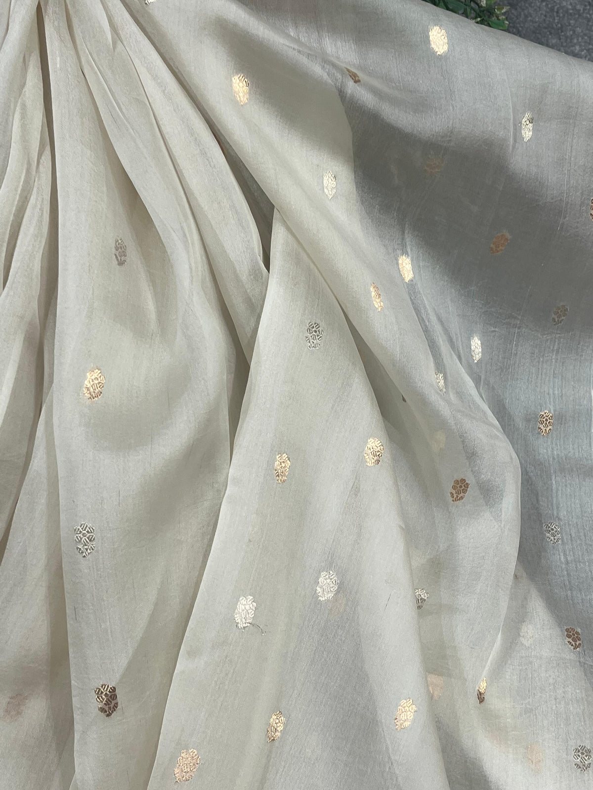 WHITE KORA PURE HANDLOOM BANARASI SAREE