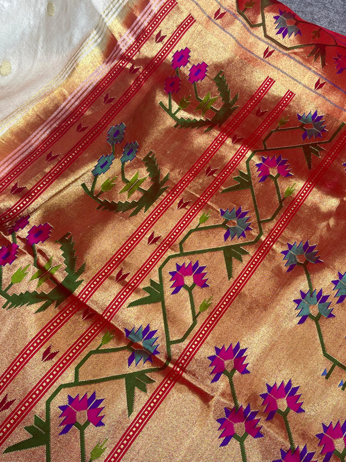 WHITE SILK PURE HANDLOOM PAITHANI SAREE