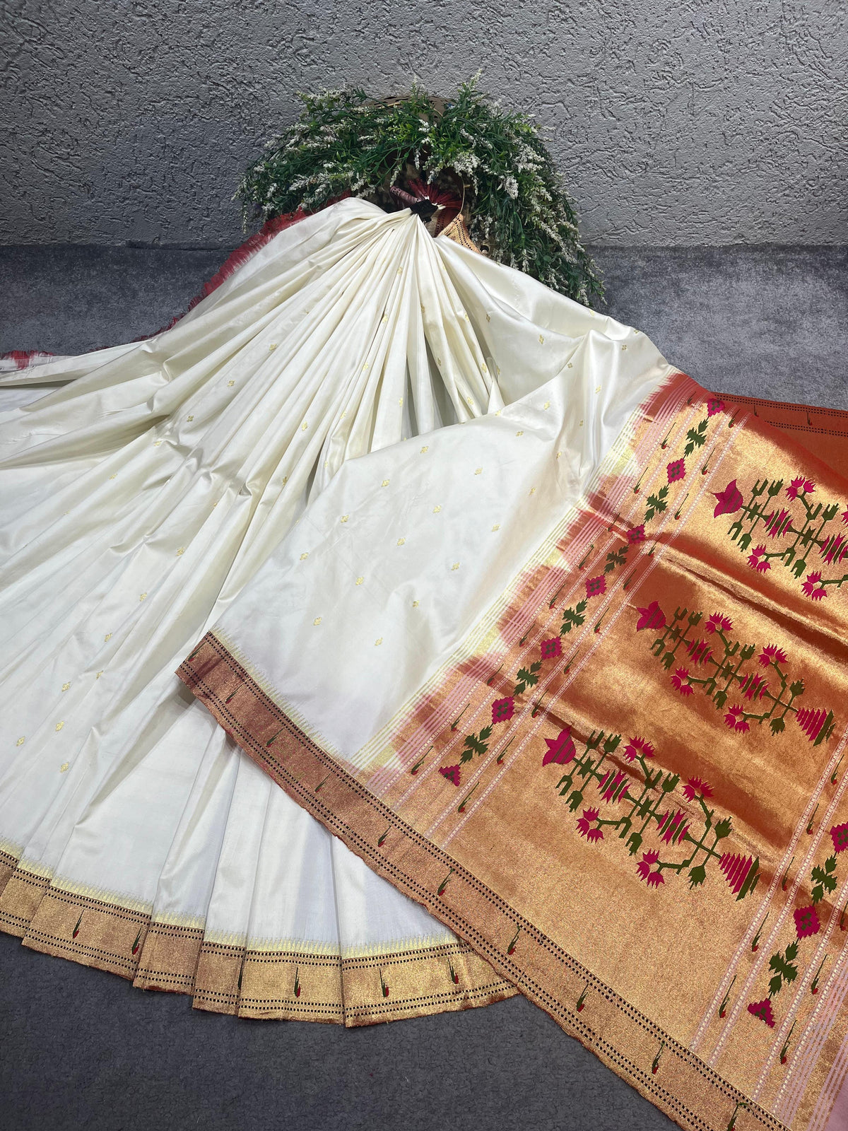 WHITE SILK PURE HANDLOOM PAITHANI SAREE