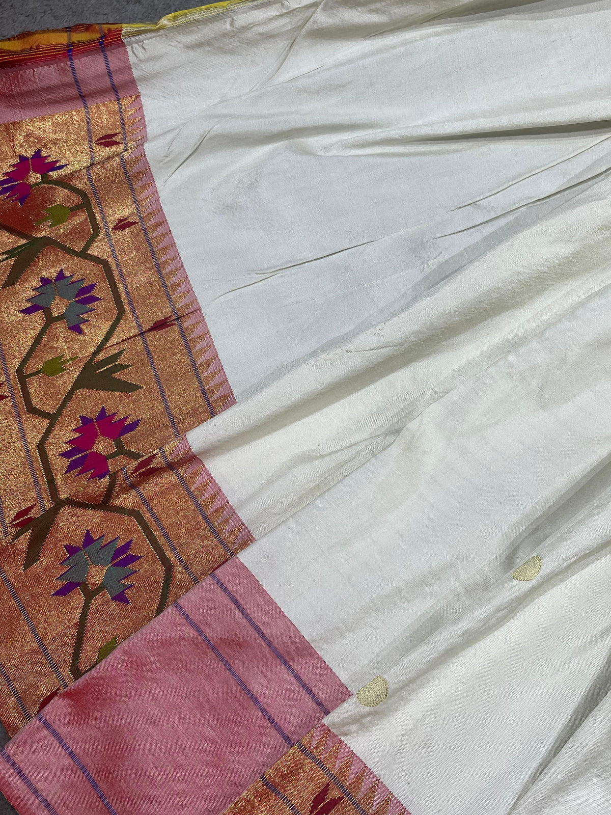 WHITE SILK PURE HANDLOOM PAITHANI SAREE