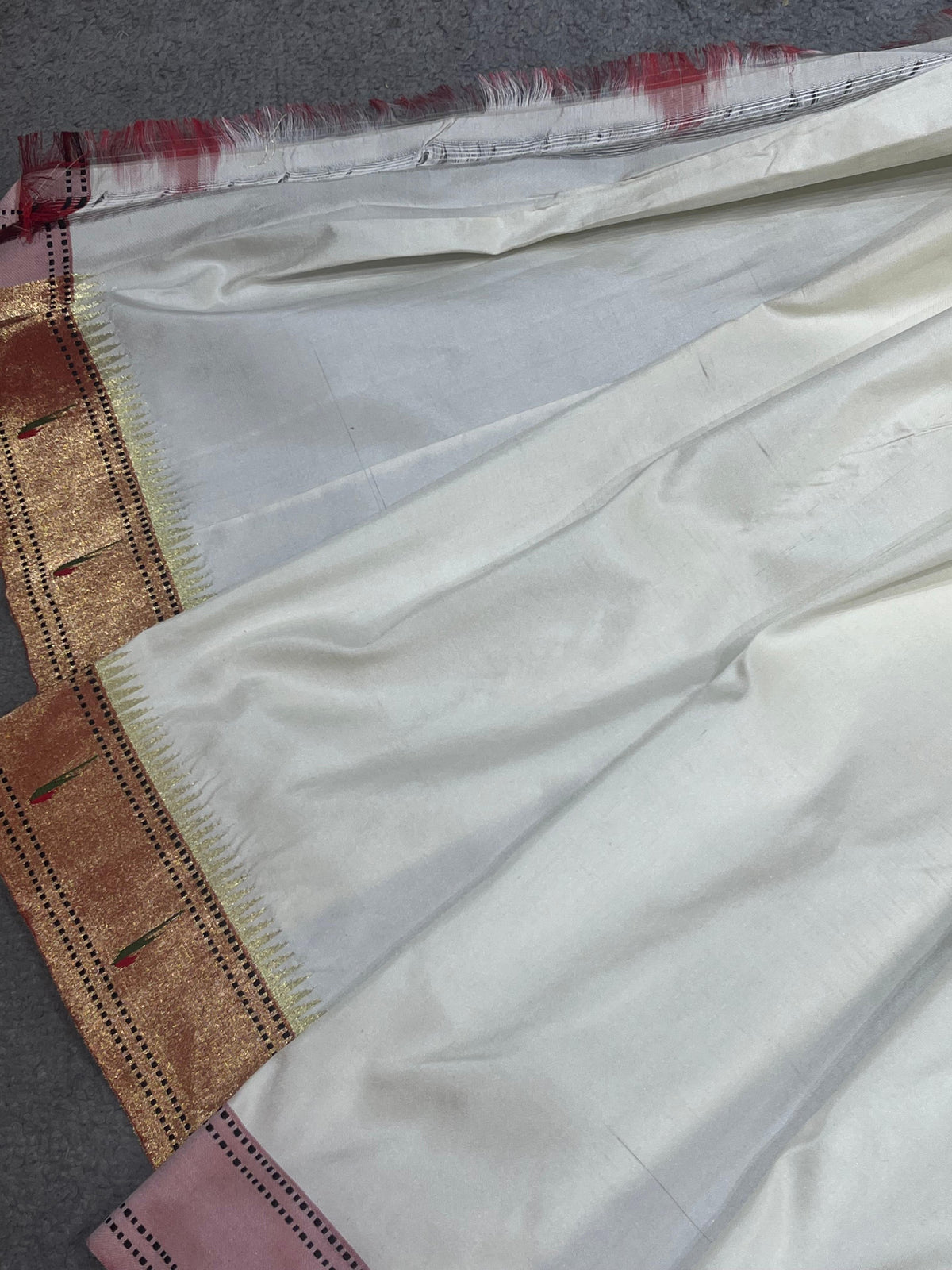 WHITE SILK PURE HANDLOOM PAITHANI SAREE