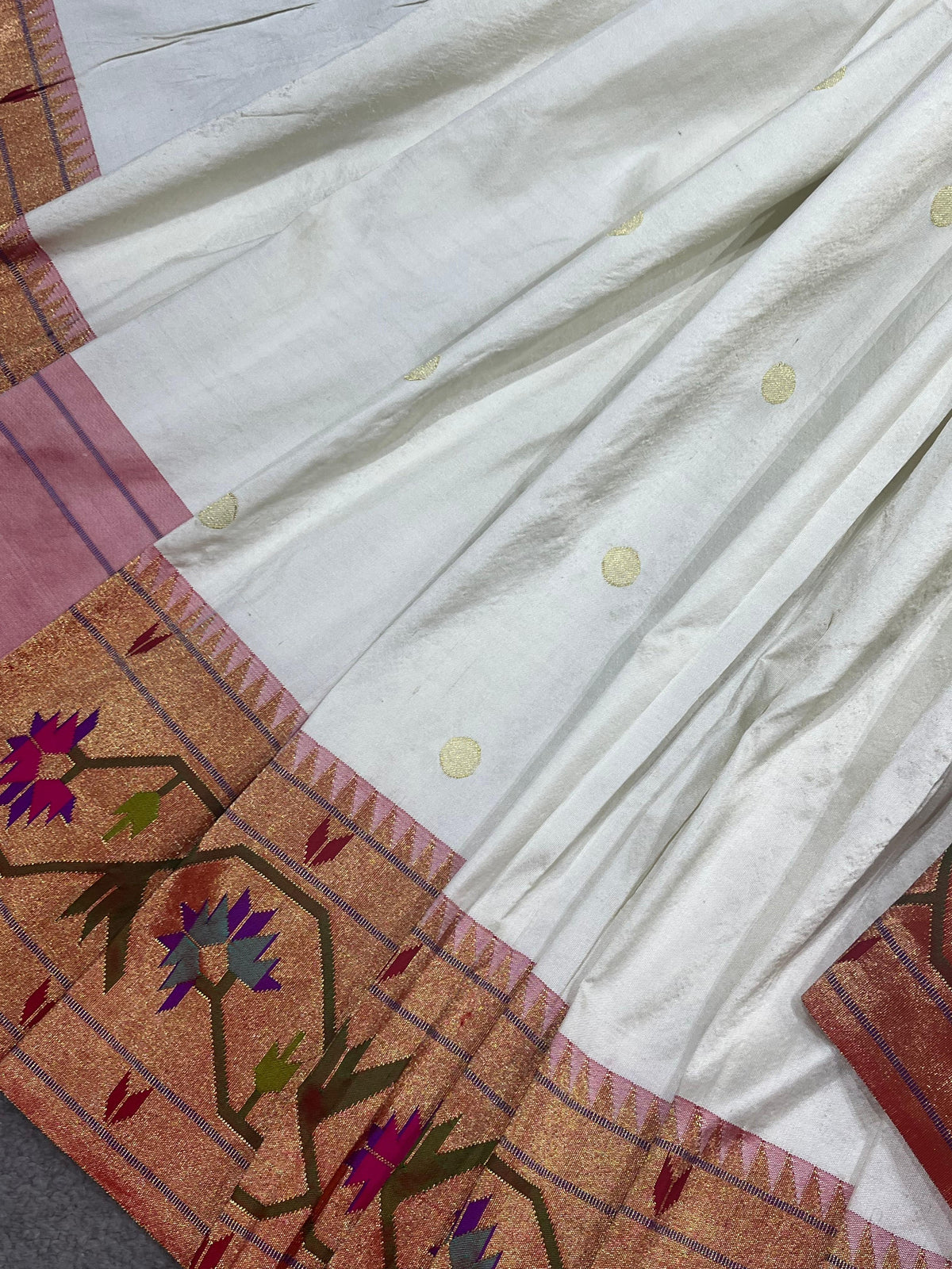 WHITE SILK PURE HANDLOOM PAITHANI SAREE