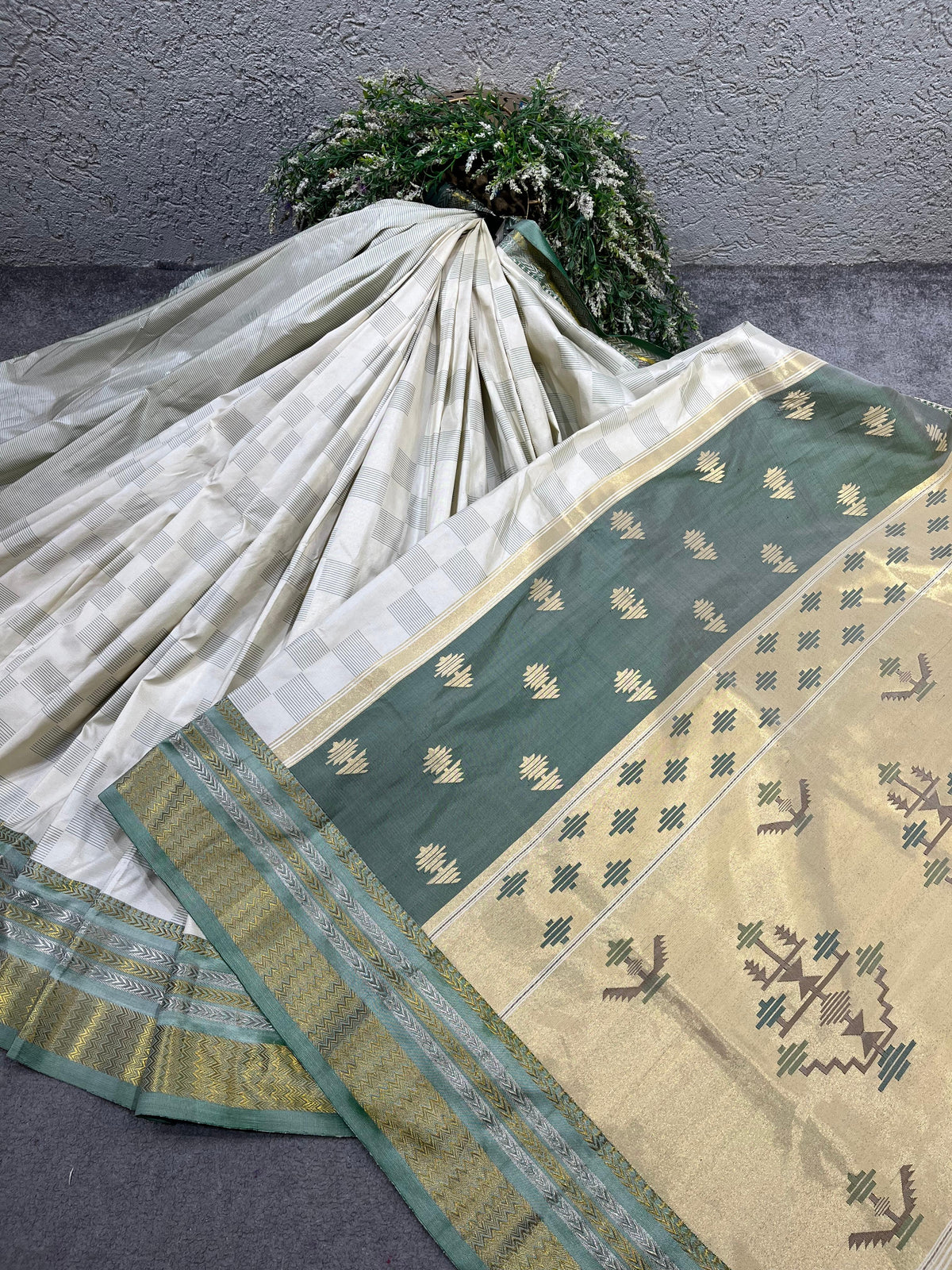 IVORY SILK PURE HANDLOOM PAITHANI SAREE