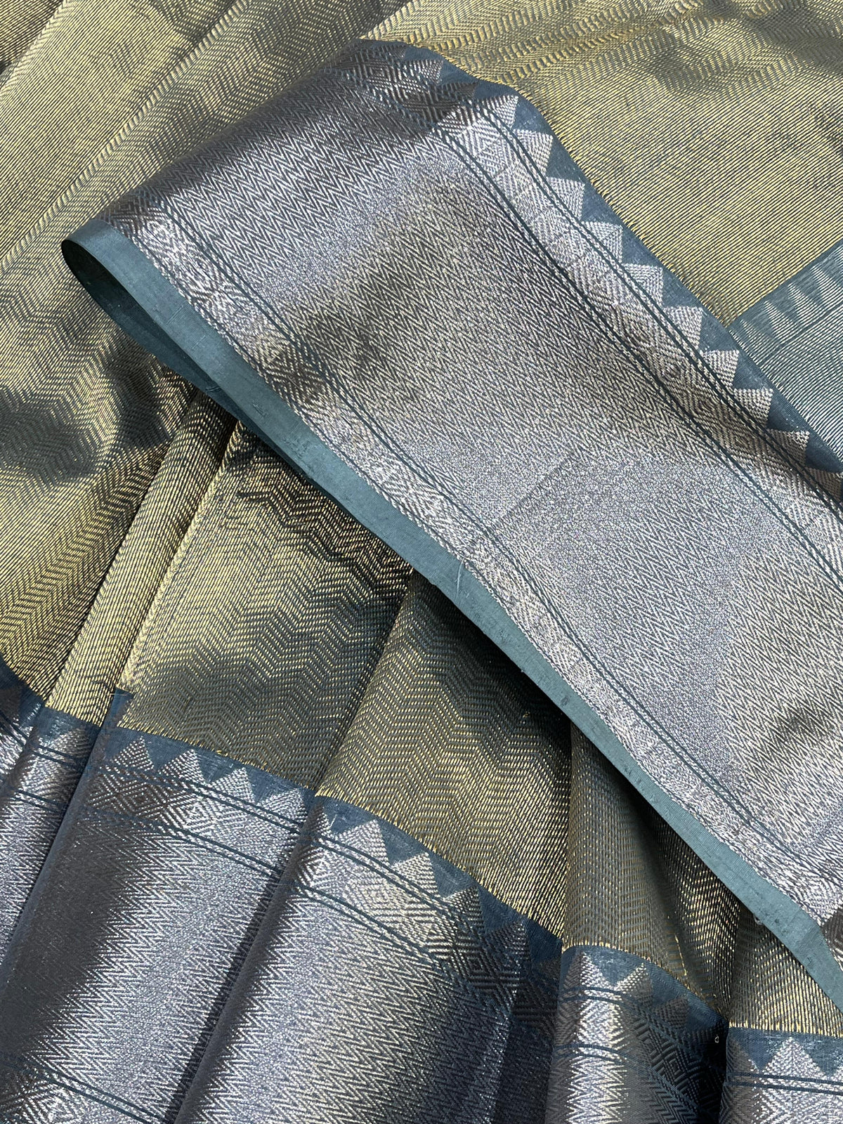 GREY PURE HANDLOOM CHANDERI SAREE