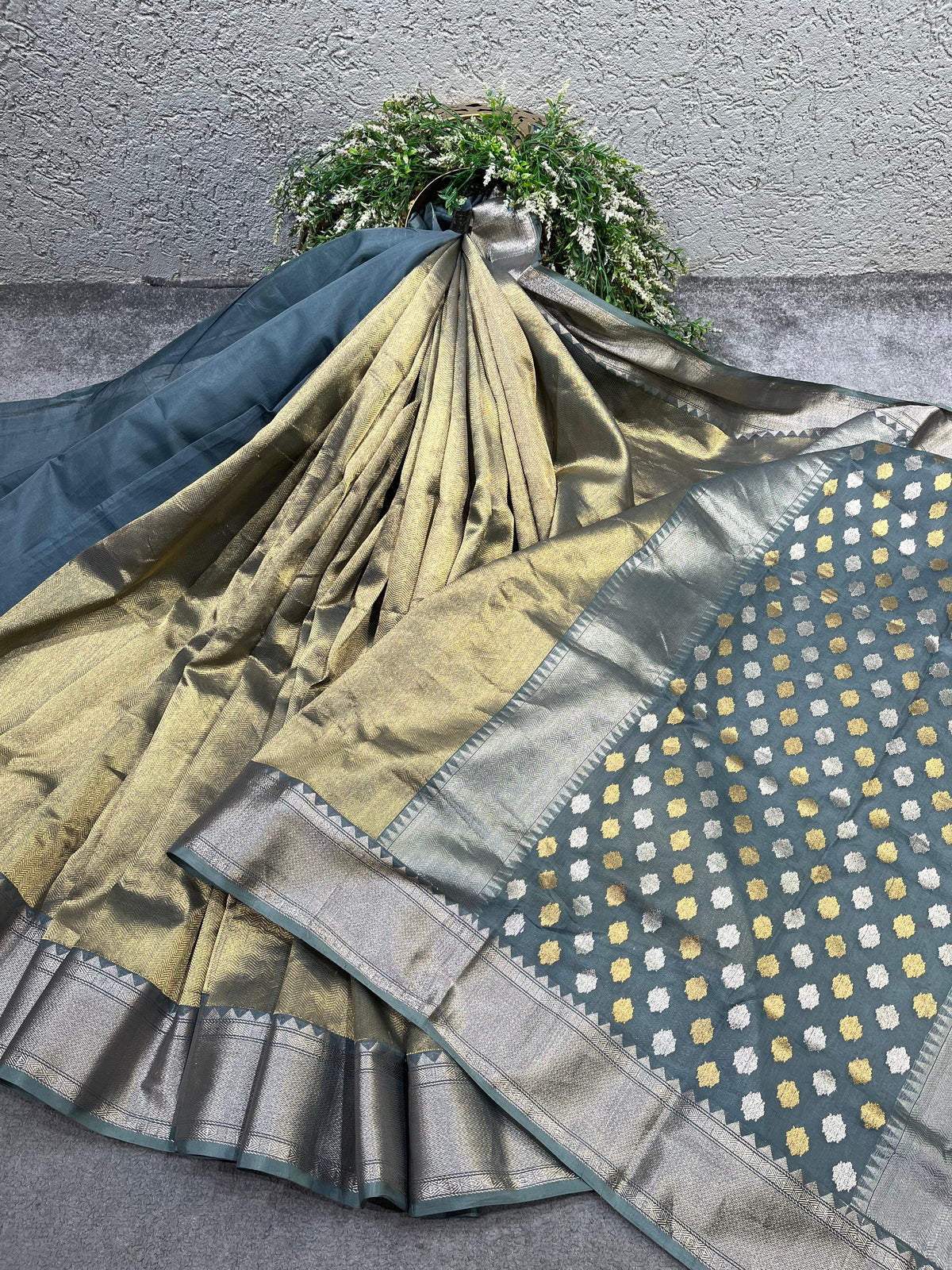 GREY PURE HANDLOOM CHANDERI SAREE