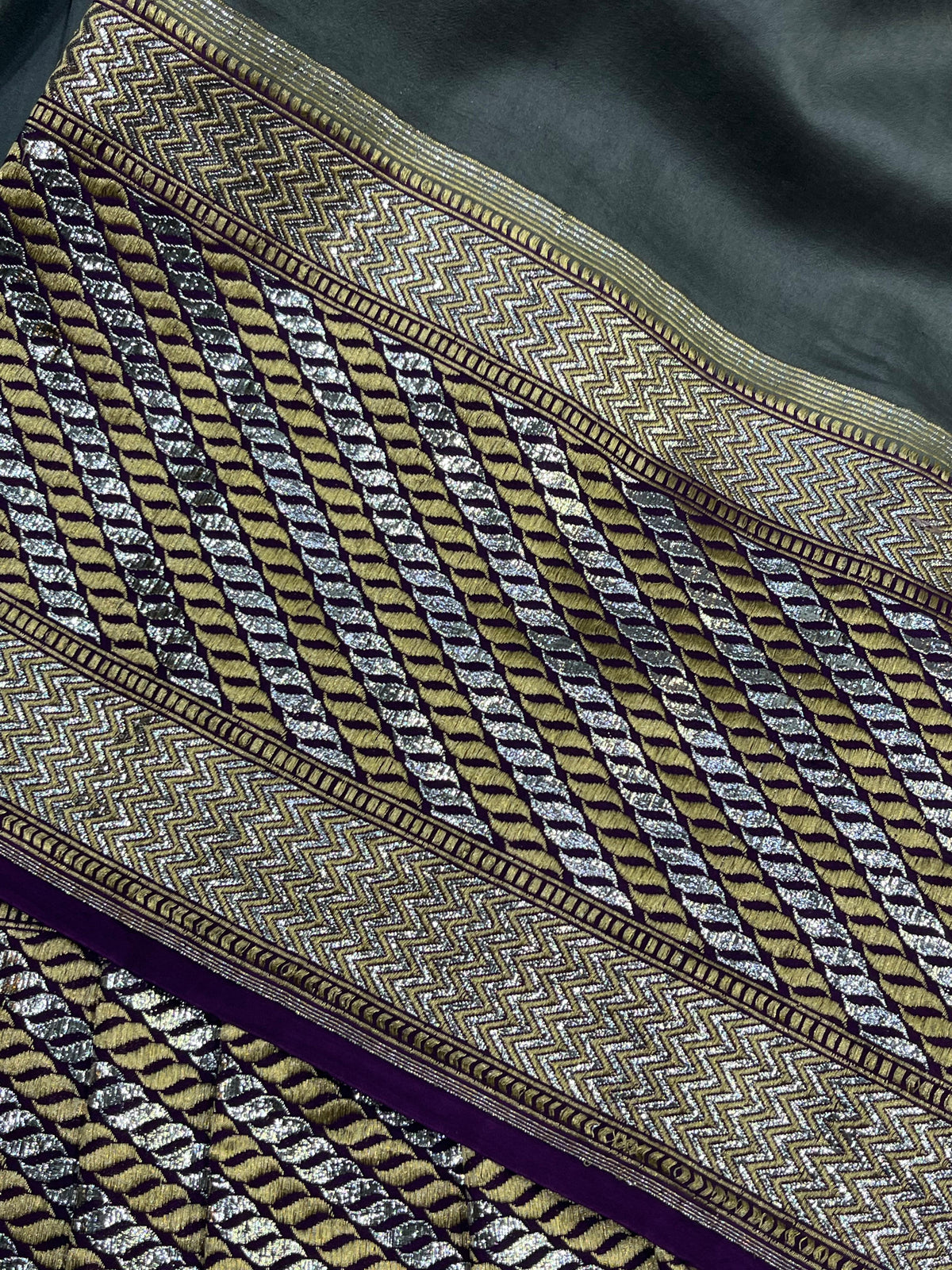 GREY SILK PURE HANDLOOM BANARASI SAREE