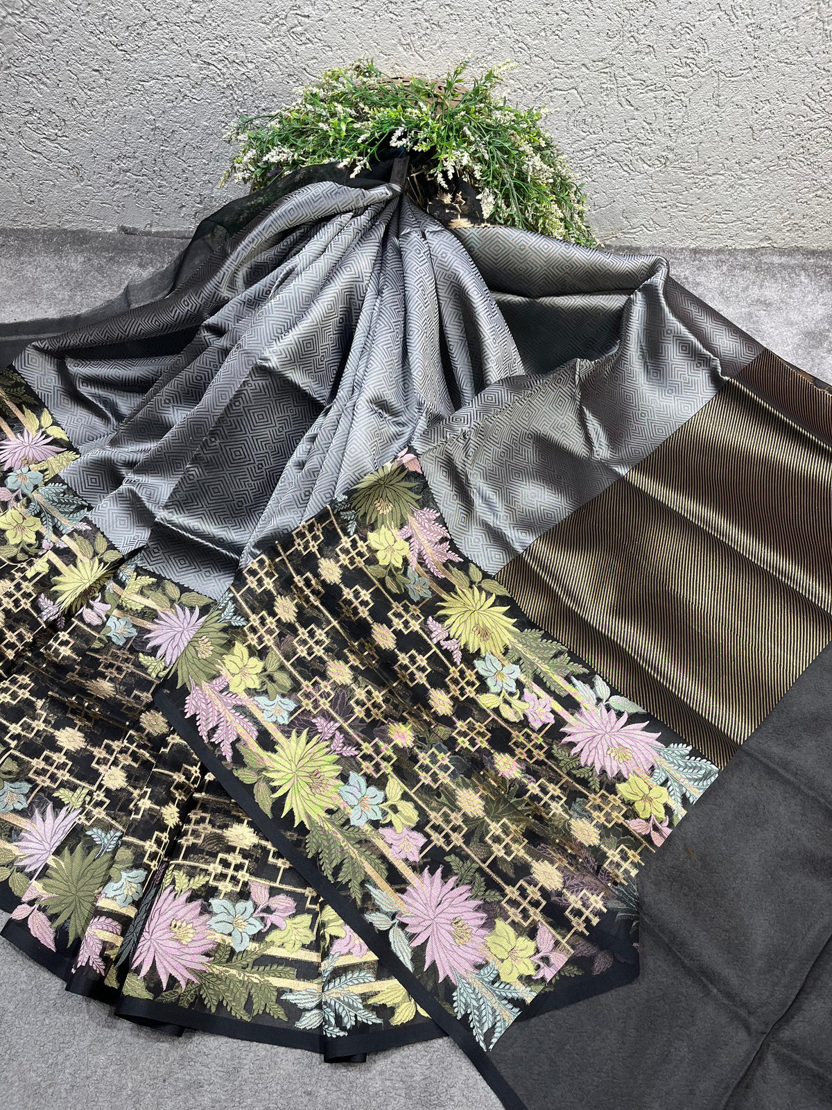 GREY KORA SILK PURE HNADLOOM BANARASI SAREE