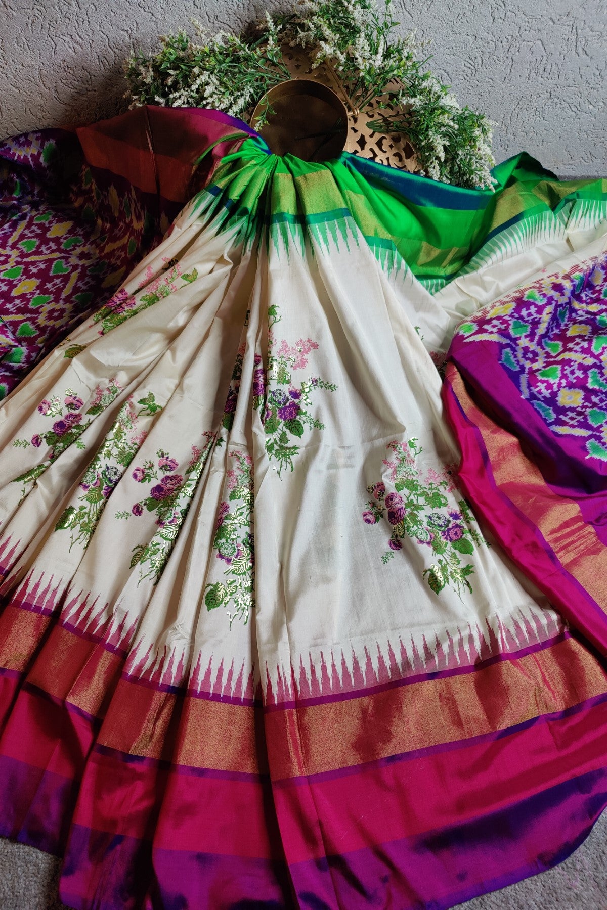 OFF WHITE PURE SILK HANDLOOM IKKAT SAREE