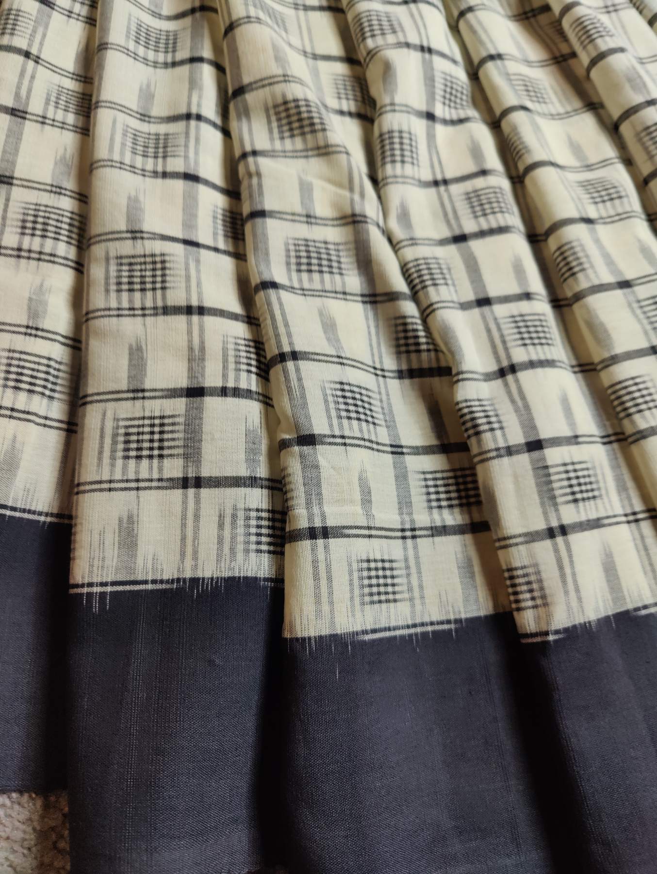OFF WHITE COTTON PURE HANDLOOM DOUBLE IKKAT SAREE