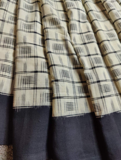OFF WHITE COTTON PURE HANDLOOM DOUBLE IKKAT SAREE