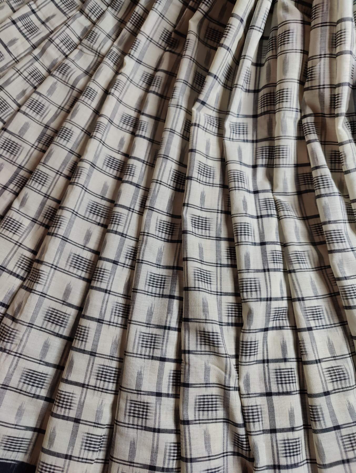 OFF WHITE COTTON PURE HANDLOOM DOUBLE IKKAT SAREE