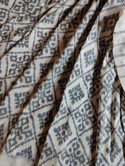 OFF WHITE SPUN SILK PURE HANDLOOM IKKAT SAREE