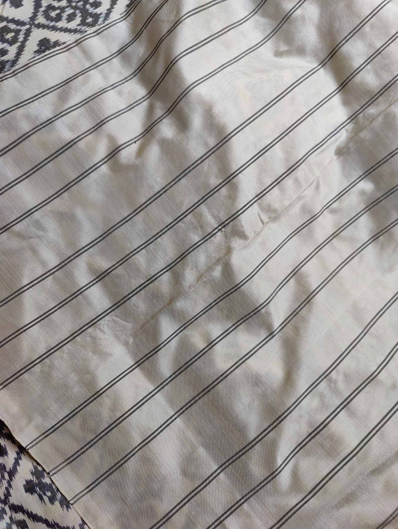OFF WHITE SPUN SILK PURE HANDLOOM IKKAT SAREE