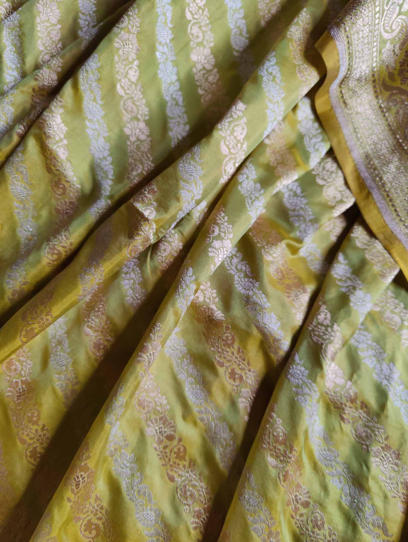 TWO TONE YELLOW SILK PURE HANDLOOM BANARASI SAREE