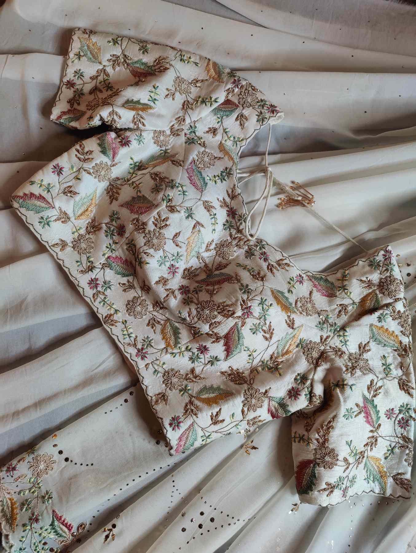 WHITE GEORGETTE PURE HANDLOOM EMBROIDERY SAREE