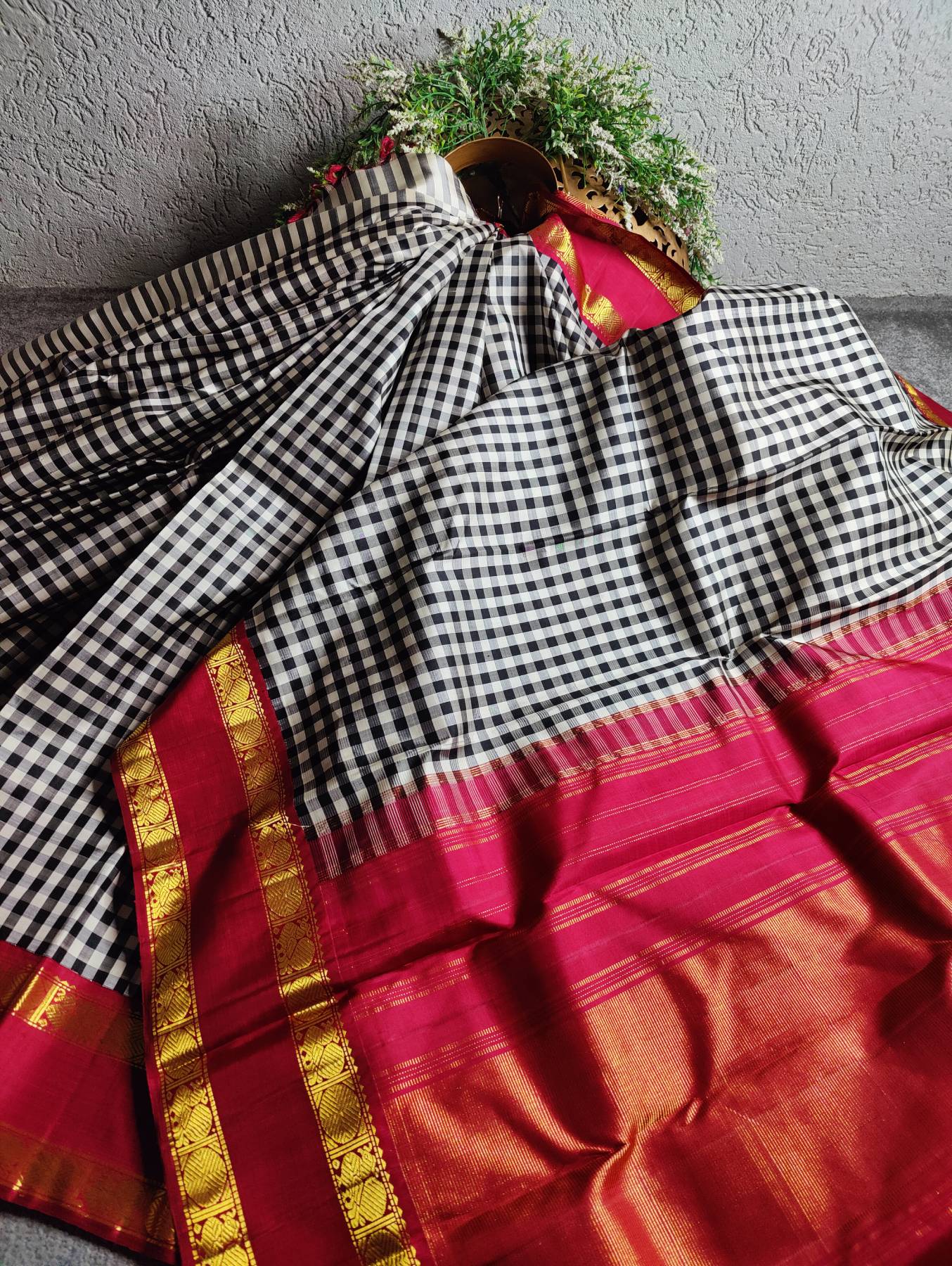 BLACK WHITE SILK PURE HANDLOOM KANJIVARAM SAREE