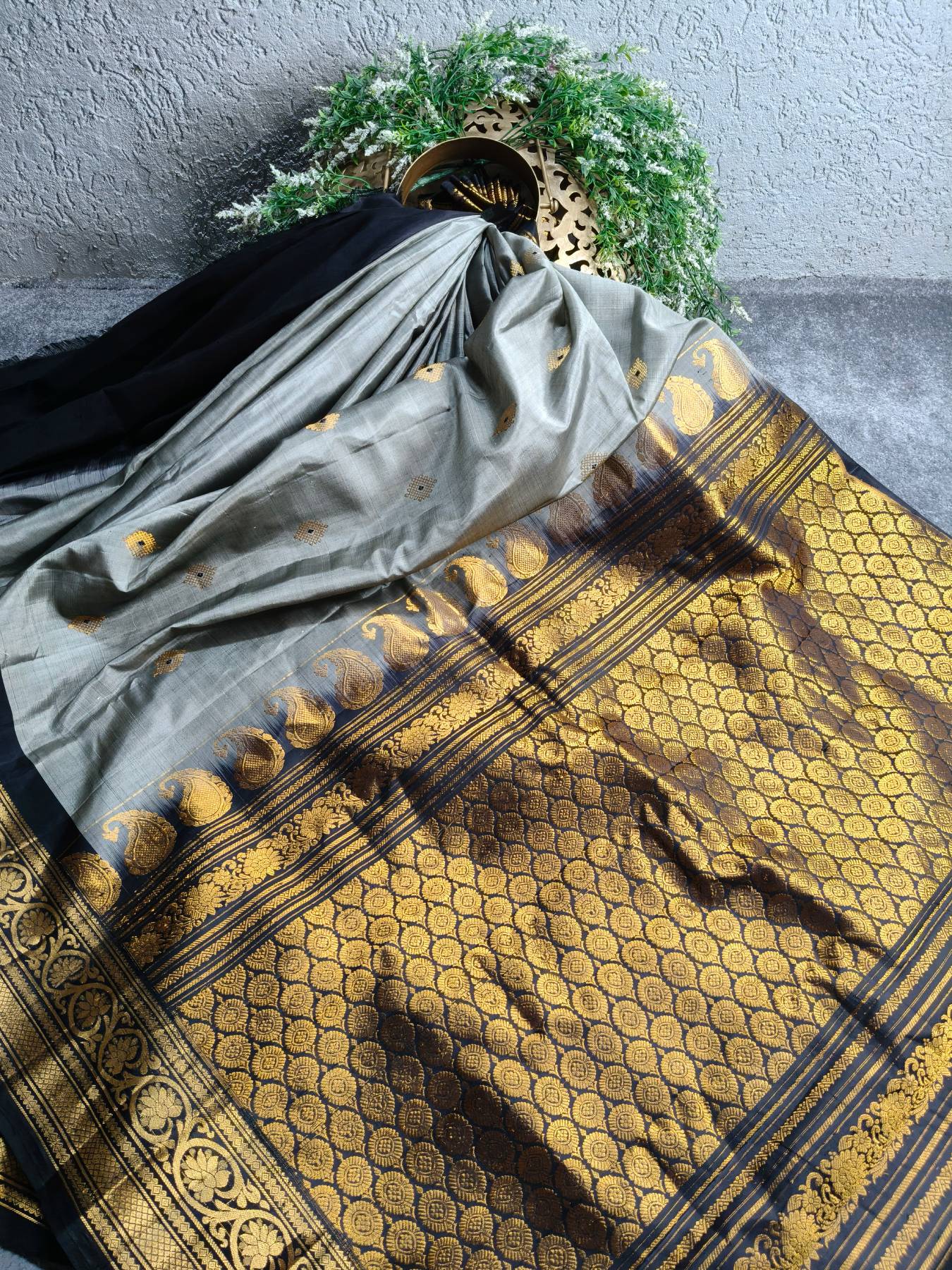 GREY SICO PURE HANDLOOM GADWAL SAREE
