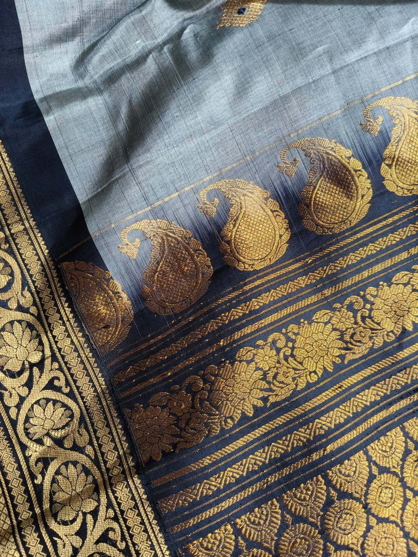 GREY SICO PURE HANDLOOM GADWAL SAREE