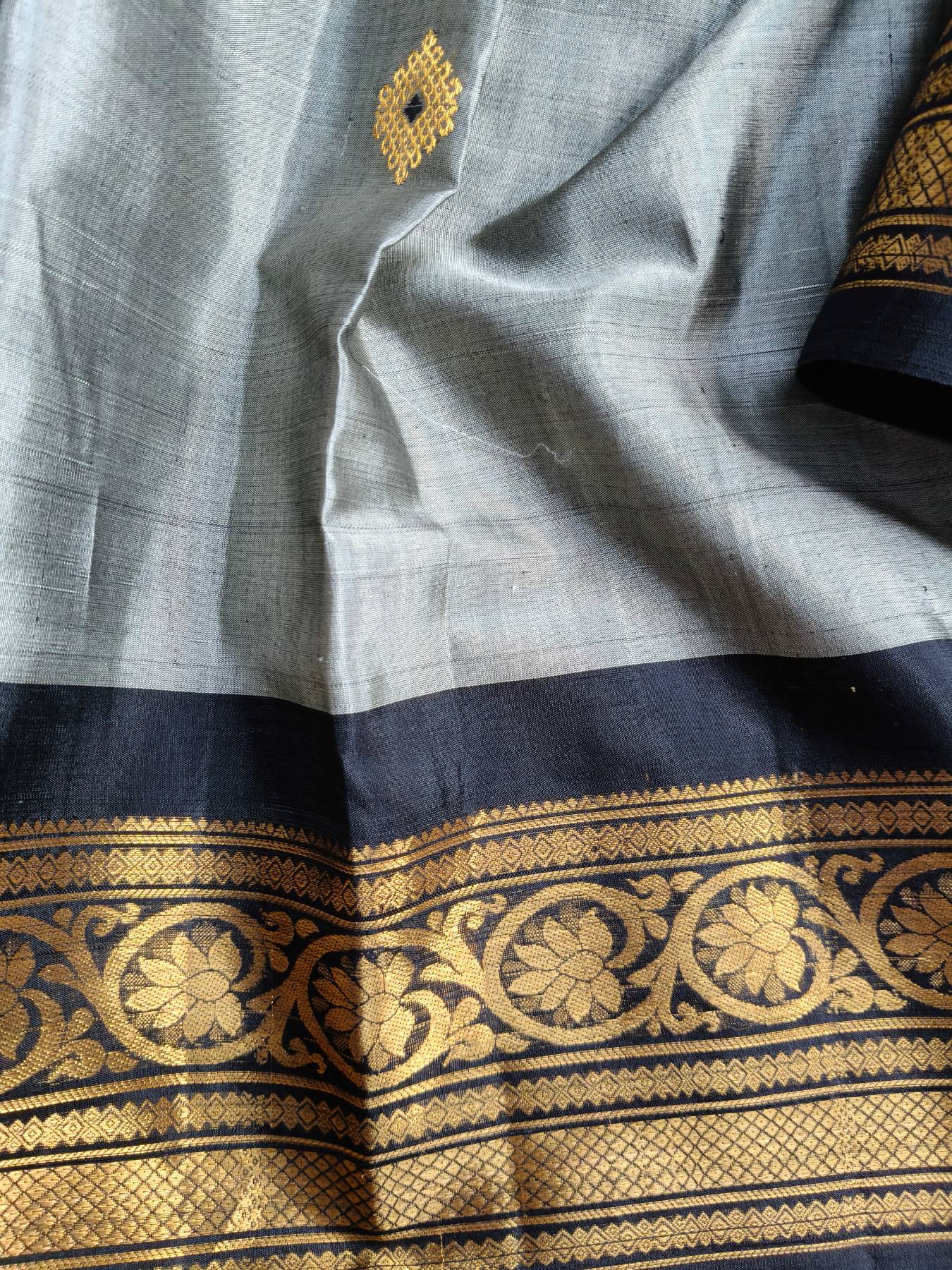 GREY SICO PURE HANDLOOM GADWAL SAREE