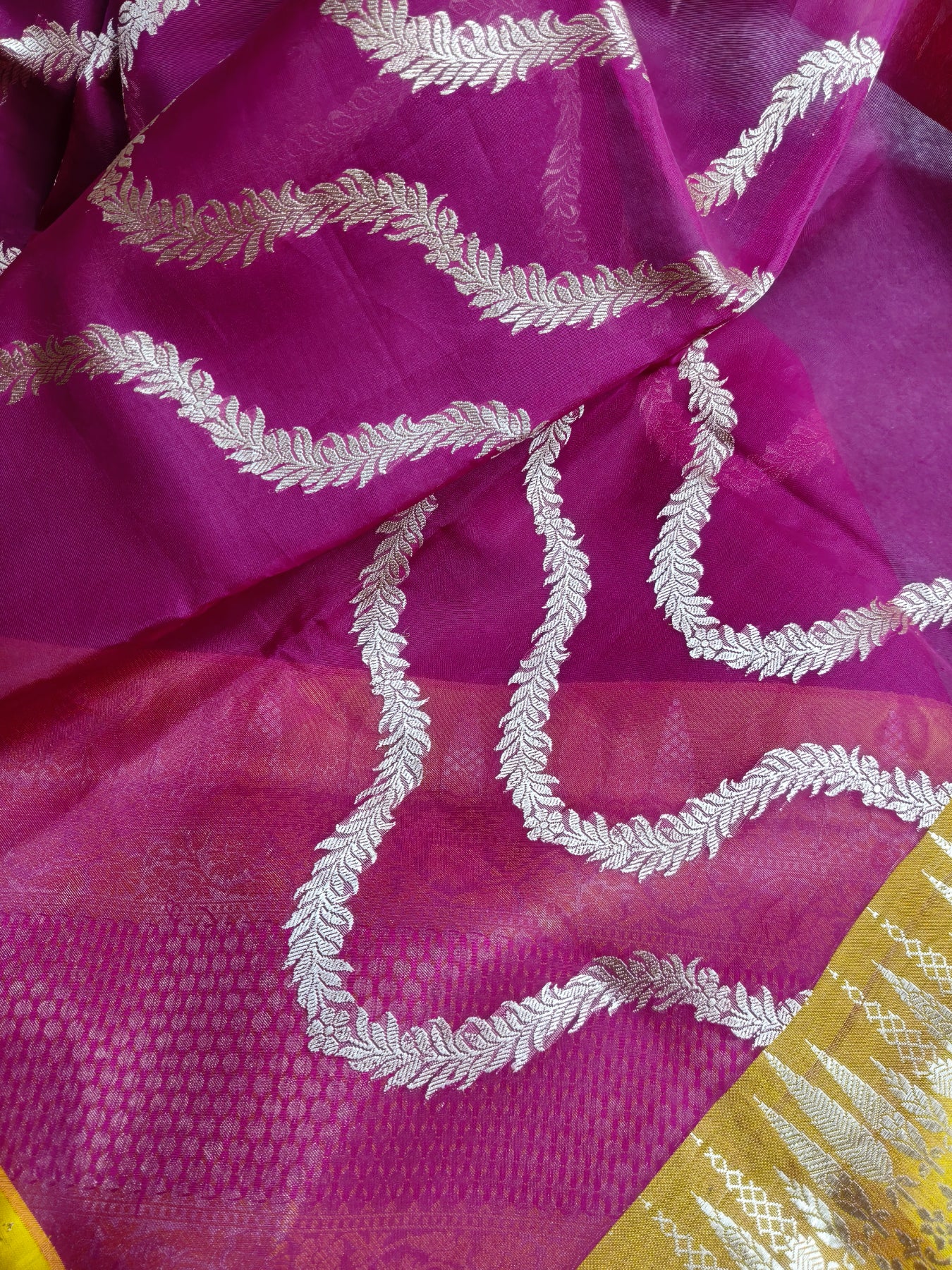 PINK AND MAJENTA PURE HANDLOOM HALF SILK AND HALF KORA BANARASI SAREE