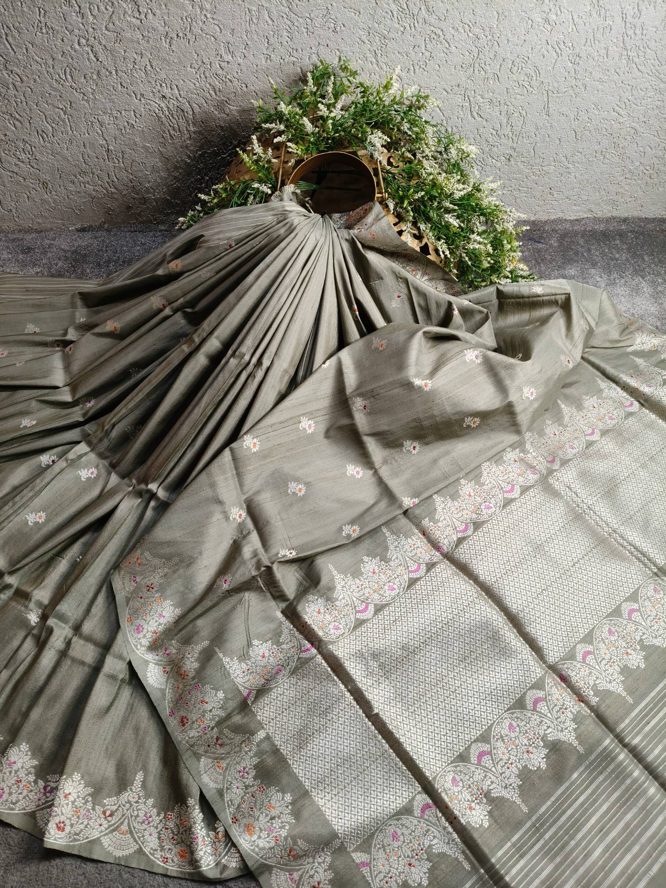 GREY TUSSAR SILK PURE HANDLOOM BANARASI SAREE