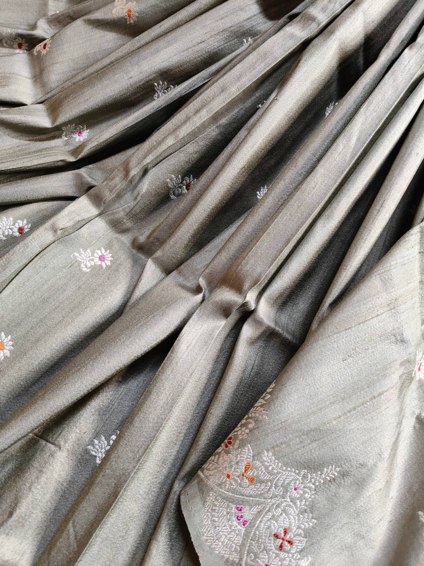 GREY TUSSAR SILK PURE HANDLOOM BANARASI SAREE