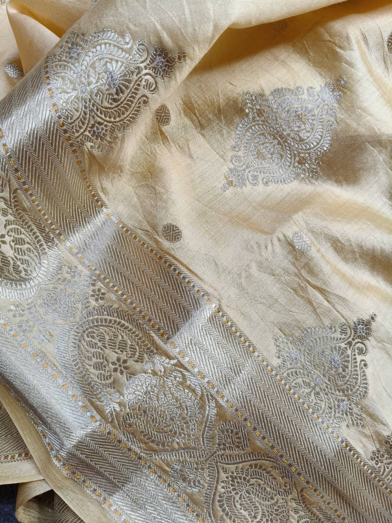 CREAM CHINIYA  SILK PURE HANDLOOM BANARASI SAREE