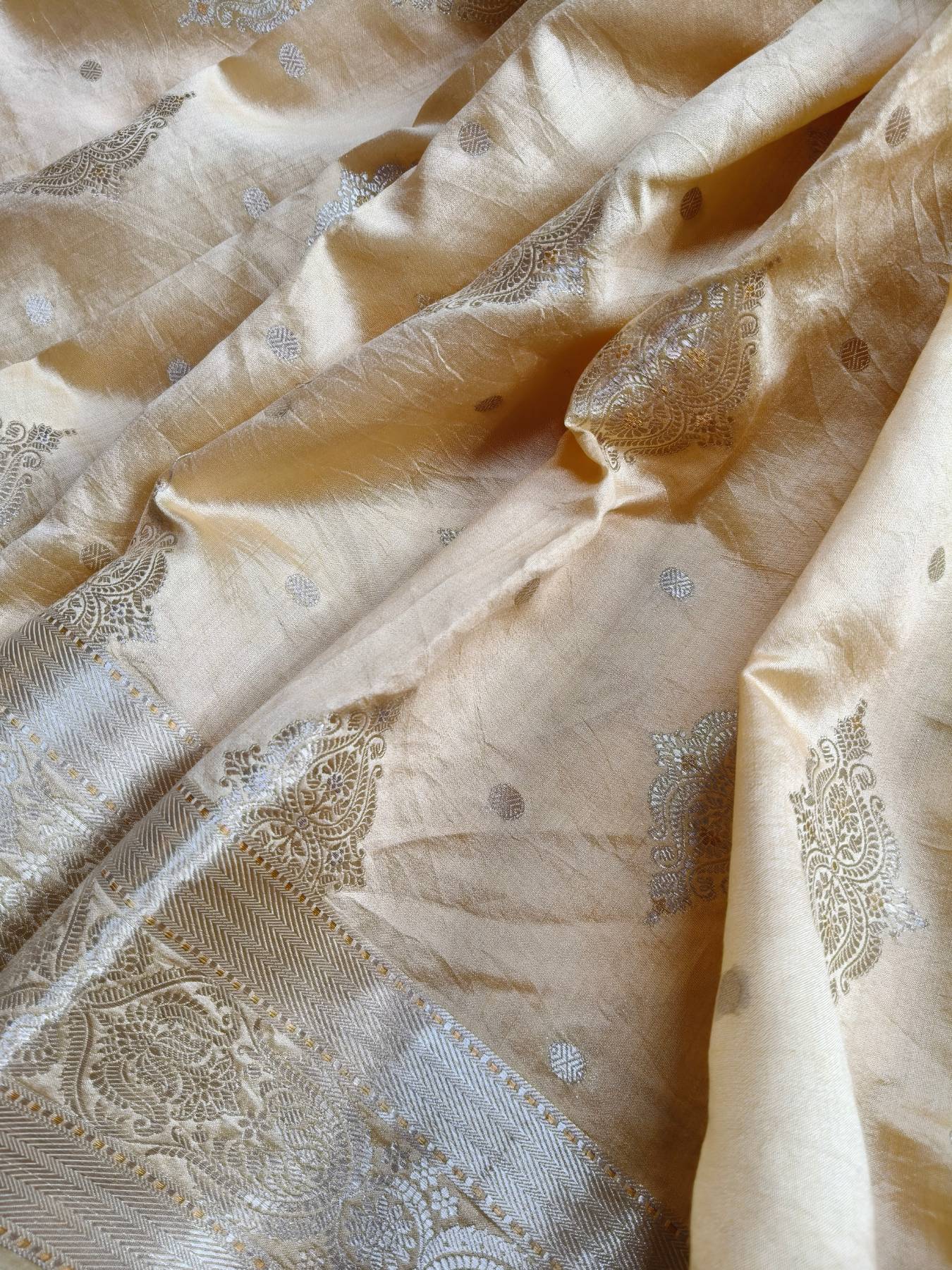 CREAM CHINIYA  SILK PURE HANDLOOM BANARASI SAREE