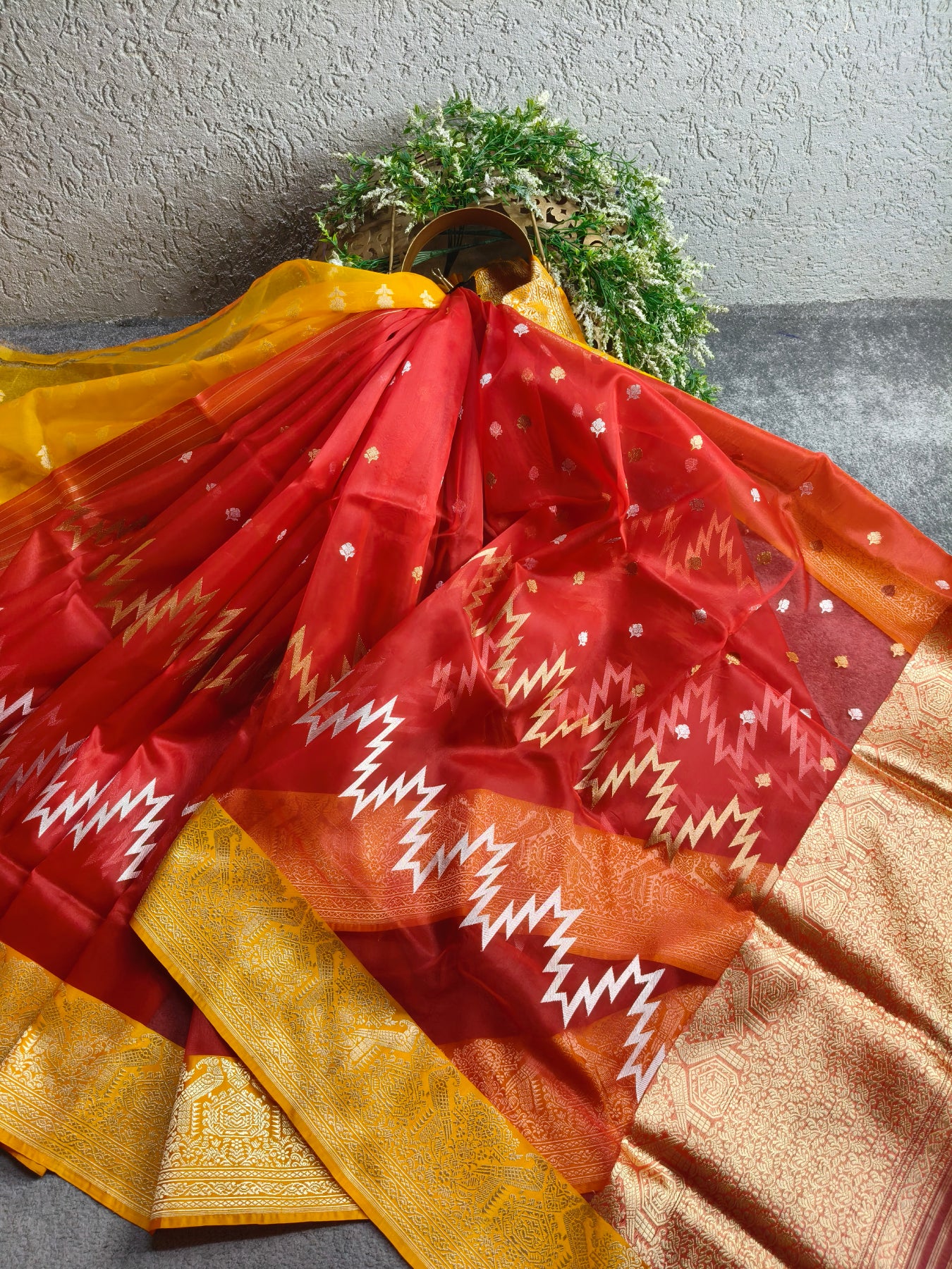 RED KORA PURE HANDLOOM BANARASI SAREE