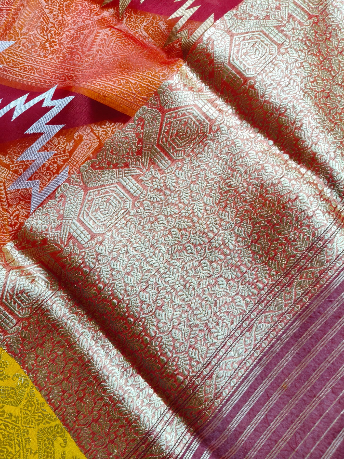 RED KORA PURE HANDLOOM BANARASI SAREE