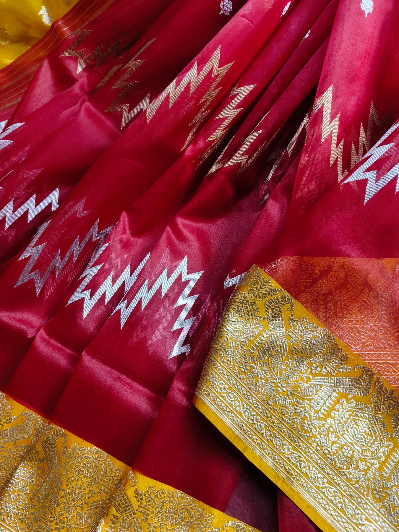 RED KORA PURE HANDLOOM BANARASI SAREE
