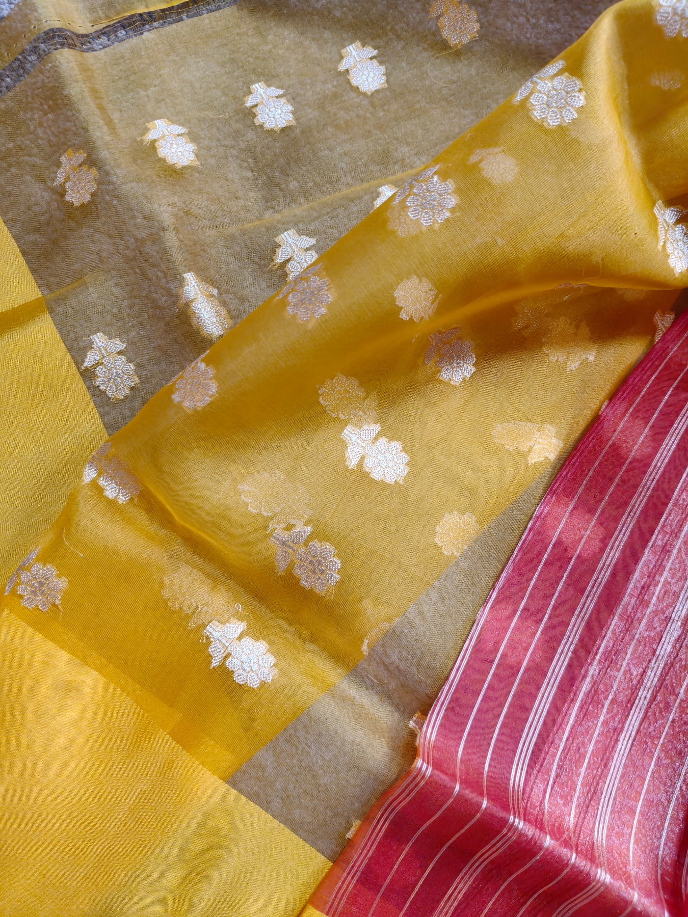 RED KORA PURE HANDLOOM BANARASI SAREE