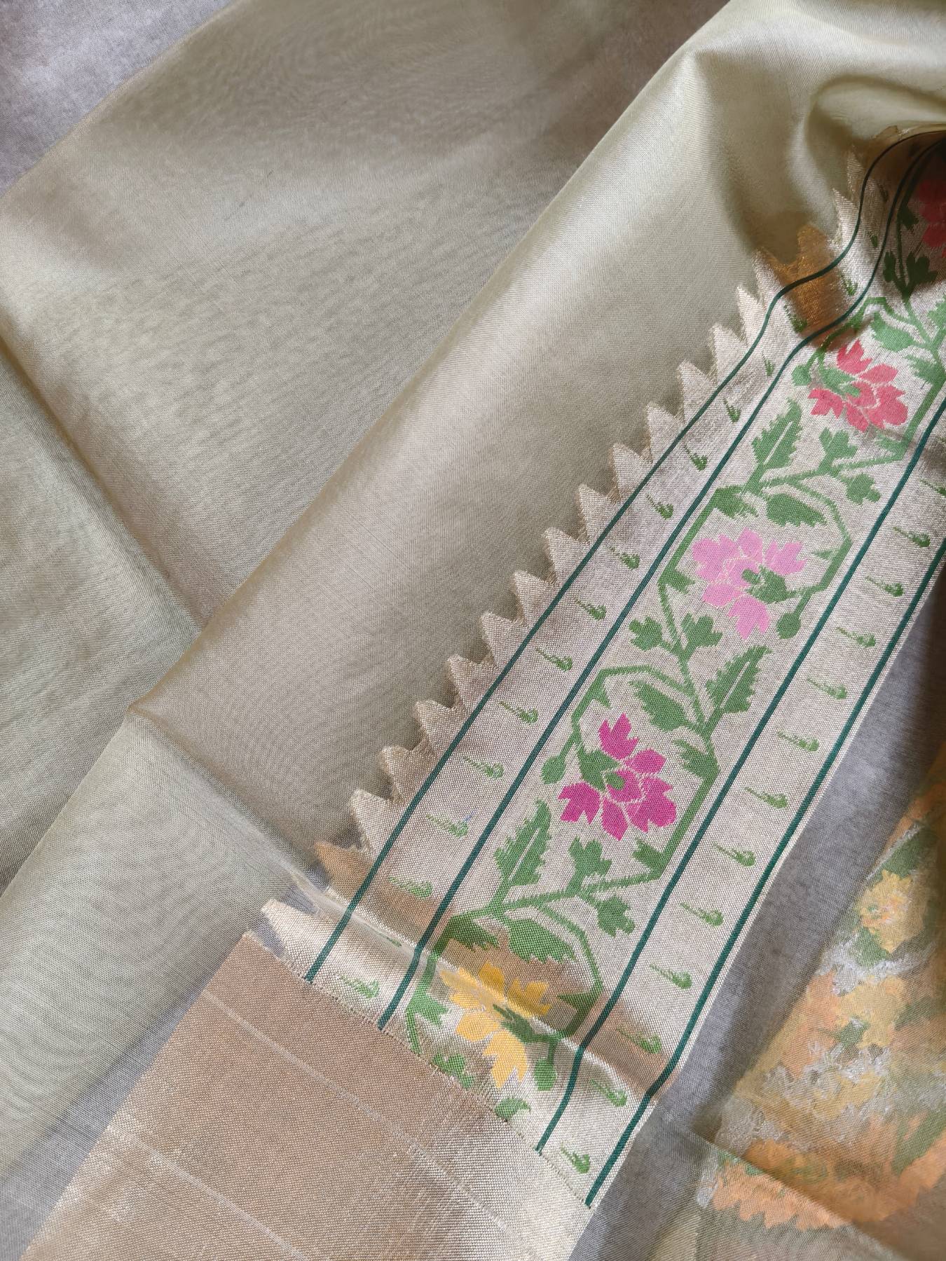 OLIVE GREEN KORA PURE HANDLOOM BANARASI SAREE