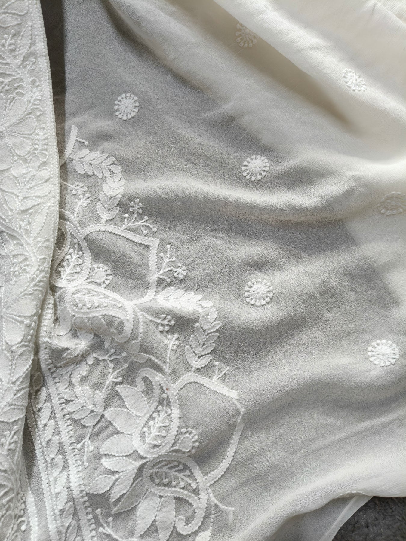 WHITE GEORGETTE PURE HANDLOOM LUCKNOWI EMBROIDERY SAREE