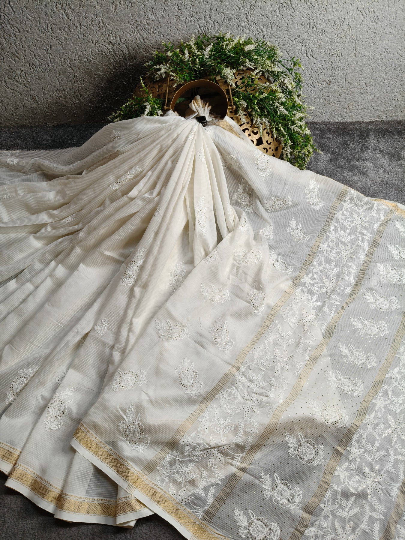 WHITE COTTON PURE HANDLOOM LUCKNOWI EMBROIDERY SAREE