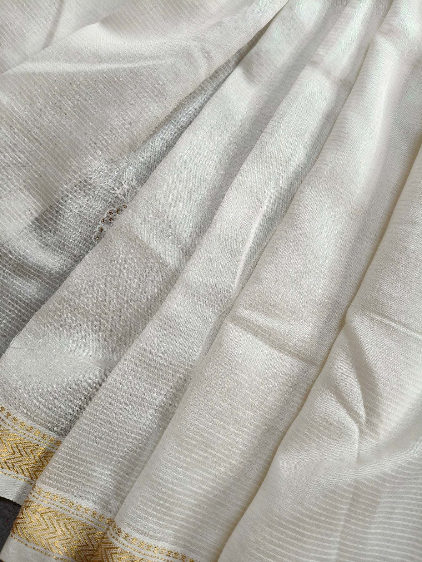 WHITE COTTON PURE HANDLOOM LUCKNOWI EMBROIDERY SAREE
