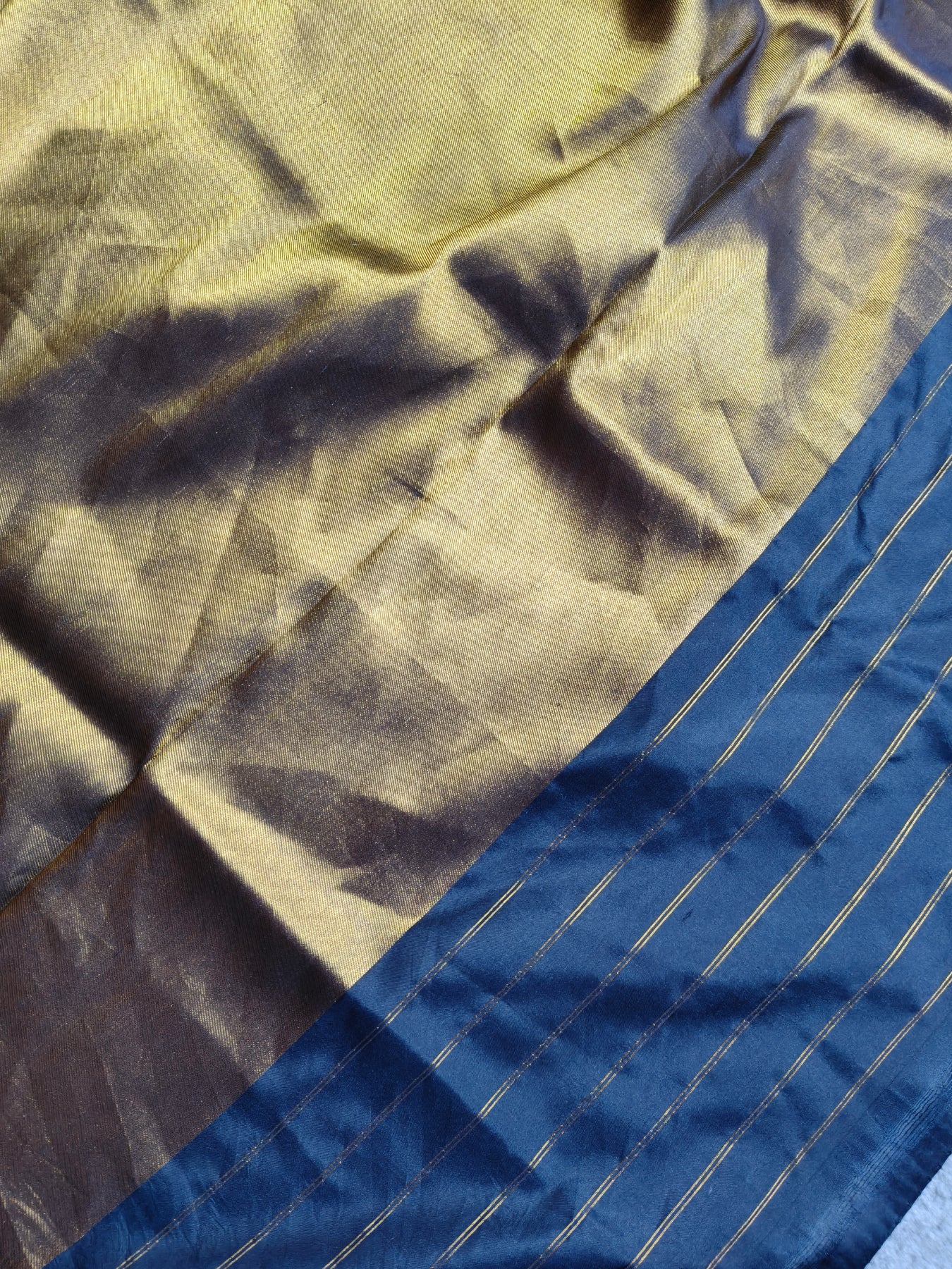 GOLD KATAN TISSUE PURE HANDLOOM BANARASI SAREE WITH ALL OVER PLAIN WITH PLAIN PALLA AND BLACK SALVES BLACK GOLD PEJLI BUTTA RUNNING BLOUSE PIECE