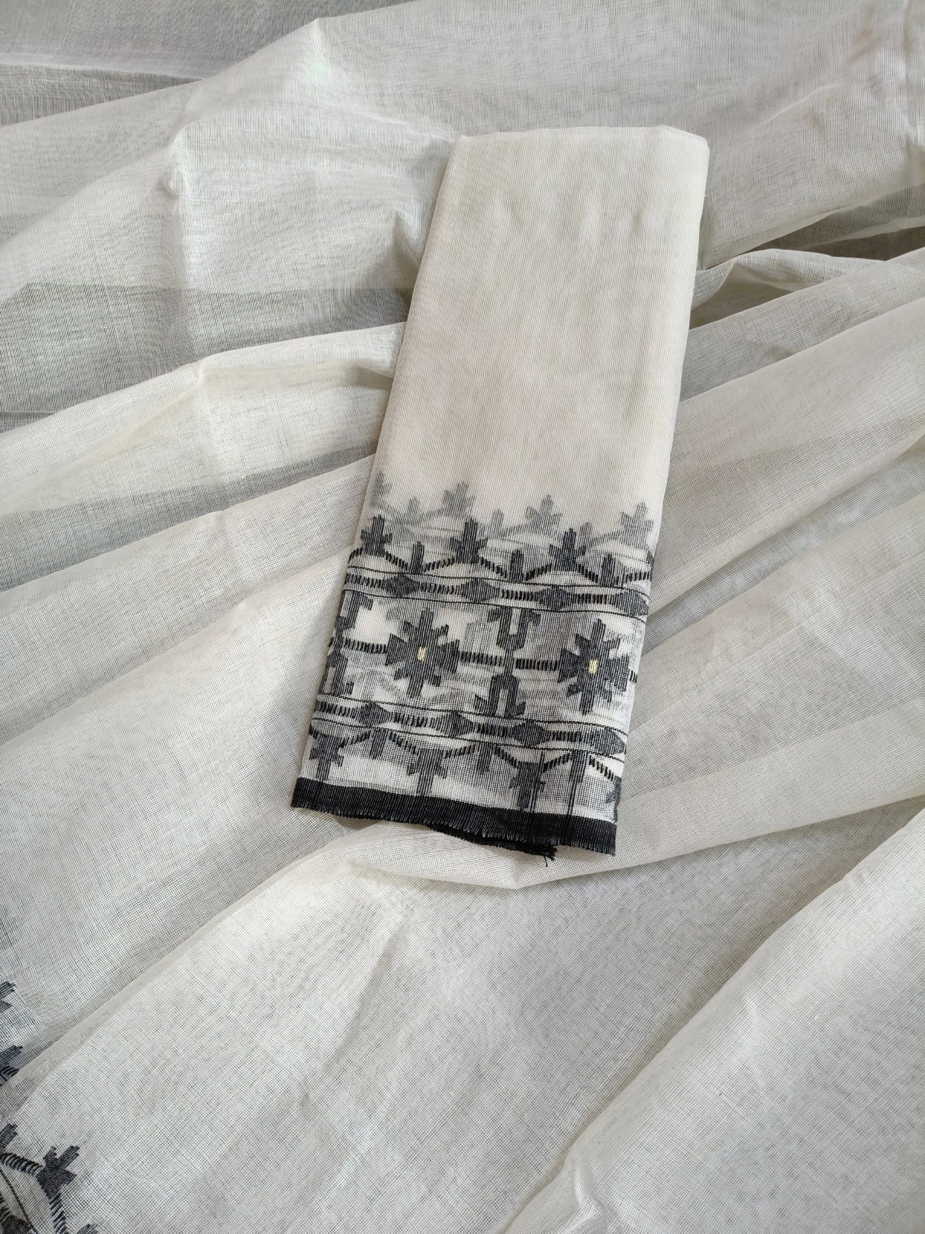 OFF WHITE COTTON (80 COUNT) PURE HANDLOOM DHAKAI JAMDANI SAREE