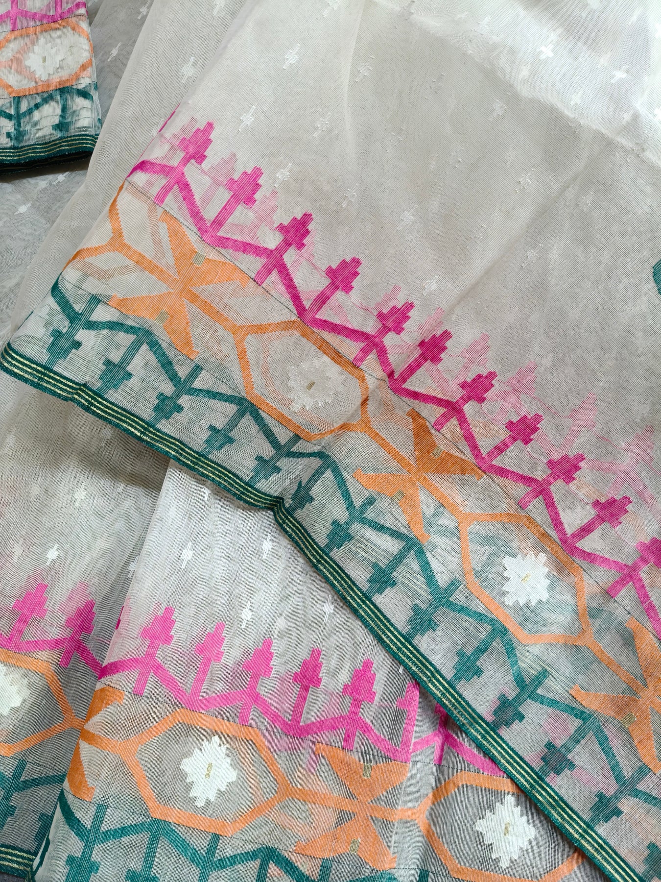 OFF WHITE COTTON (80 COUNT) PURE HANDLOOM DHAKAI JAMDANI SAREE