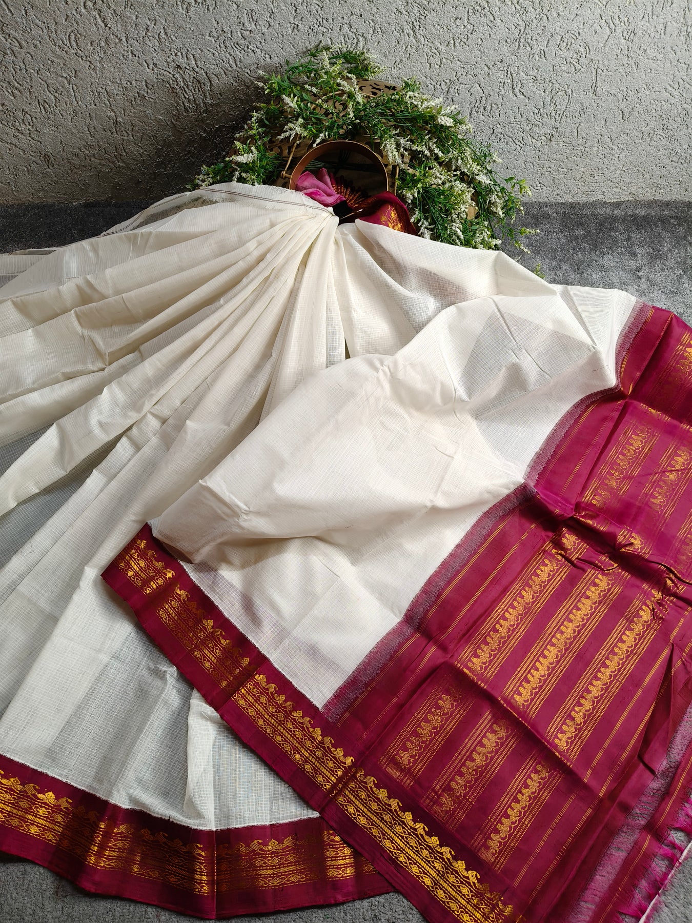 WHITE COTTON PURE HANDLOOM GADWAL SAREE