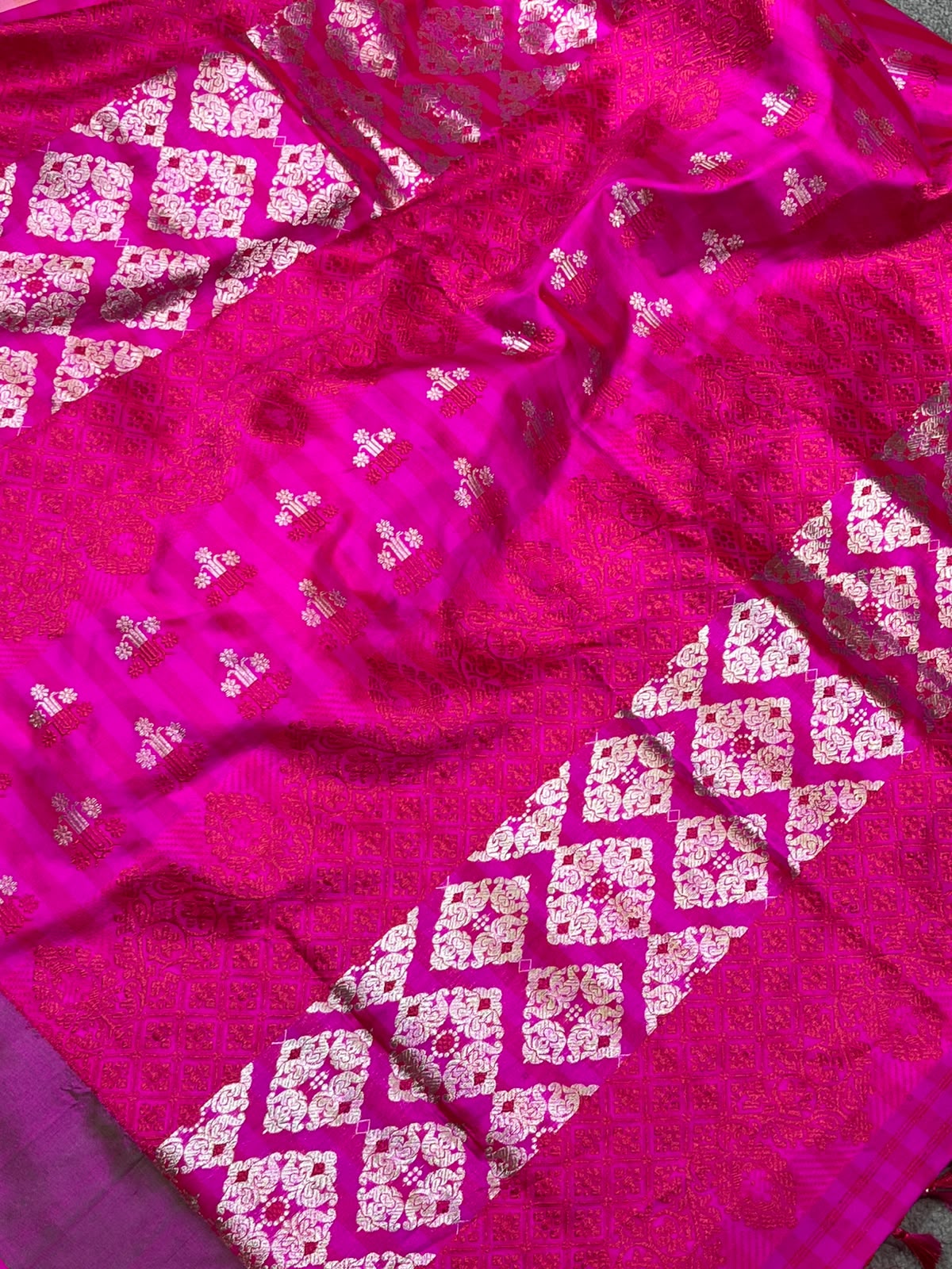 VIBRANT RANI PINK PURE HANDLOOM ASSAMESE SAREE